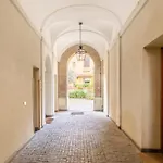 Quiet Trevi Fountain Apartment With Patio And Backyard