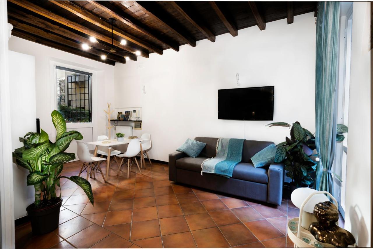 Quiet Trevi Fountain With Patio And Backyard Appartement *