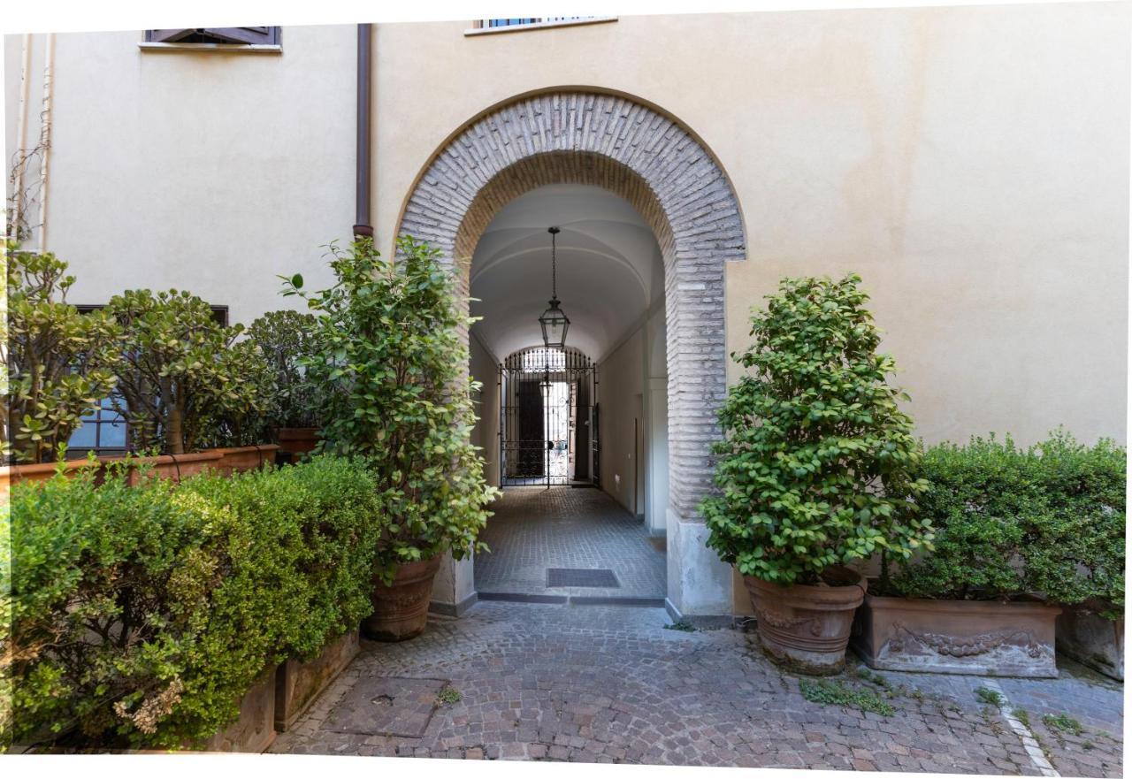 Appartement Quiet Trevi Fountain With Patio And Backyard Rome