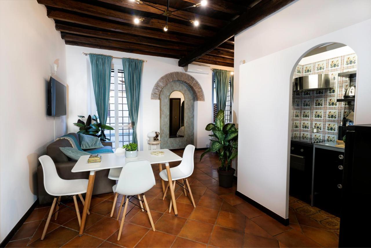 Quiet Trevi Fountain With Patio And Backyard Appartement