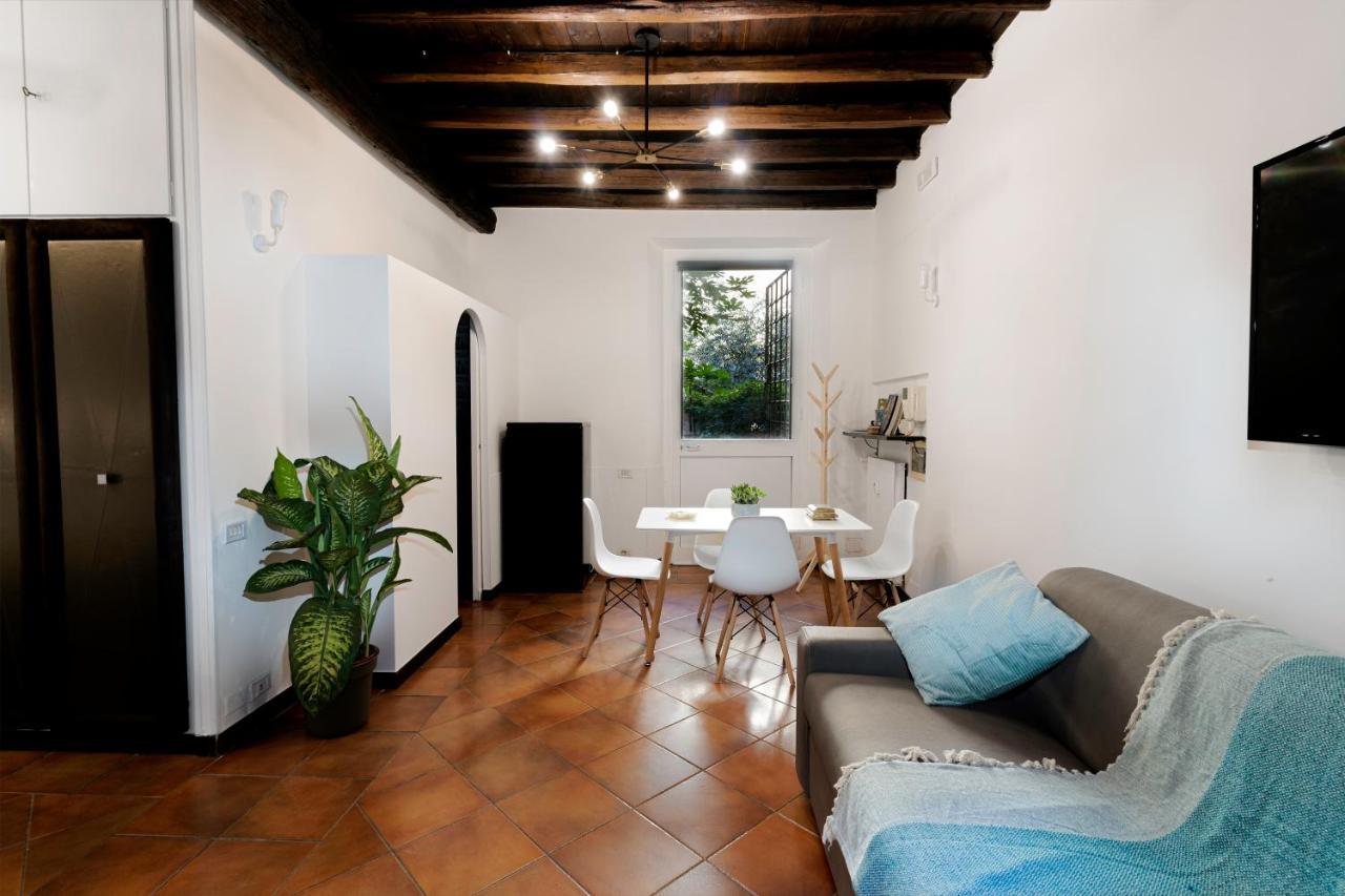 Quiet Trevi Fountain With Patio And Backyard Appartement *