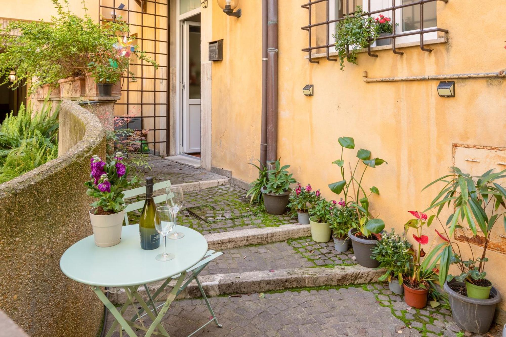 Quiet Trevi Fountain With Patio And Backyard Appartement Rome