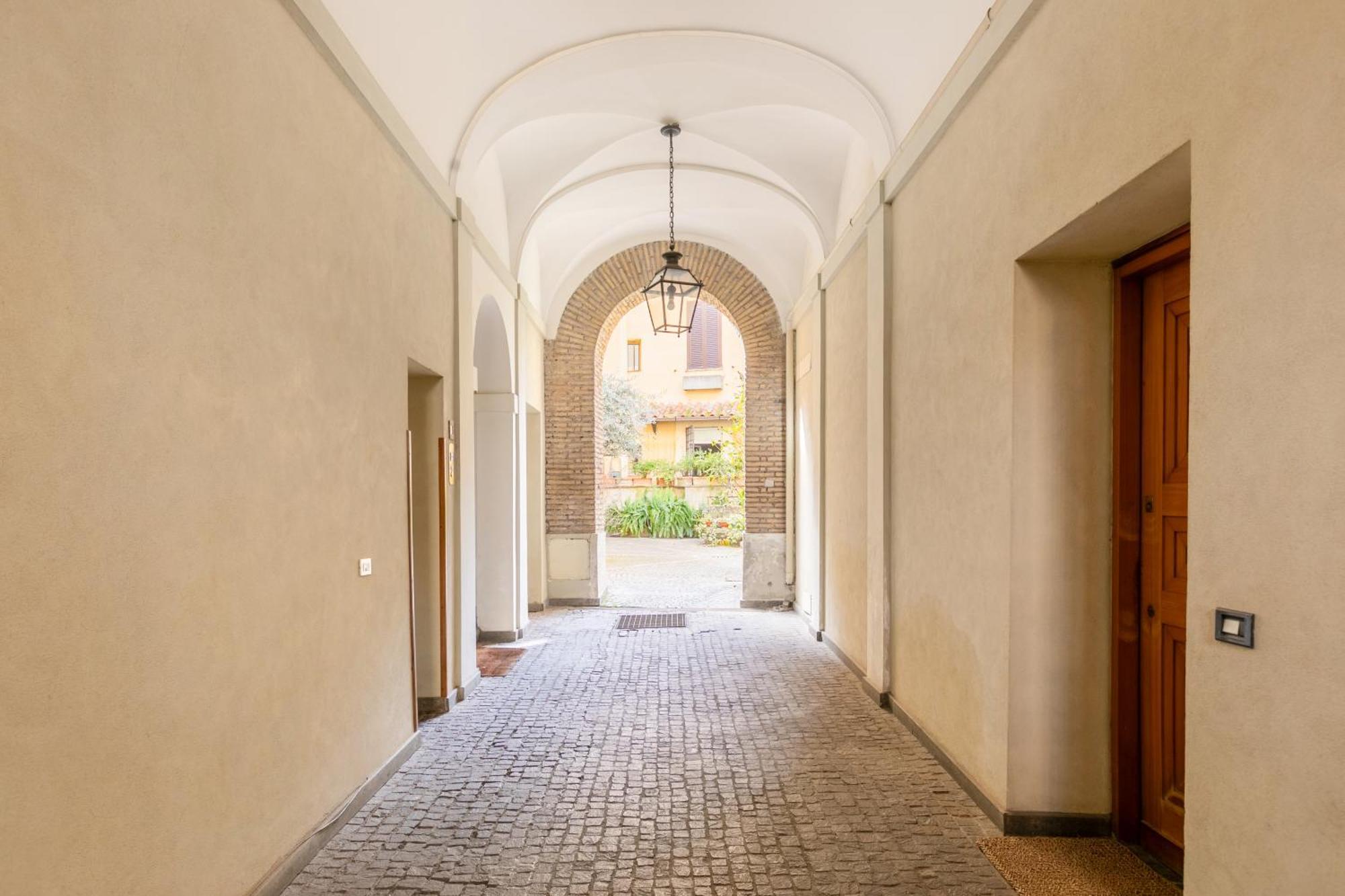 Appartement Quiet Trevi Fountain With Patio And Backyard Rome