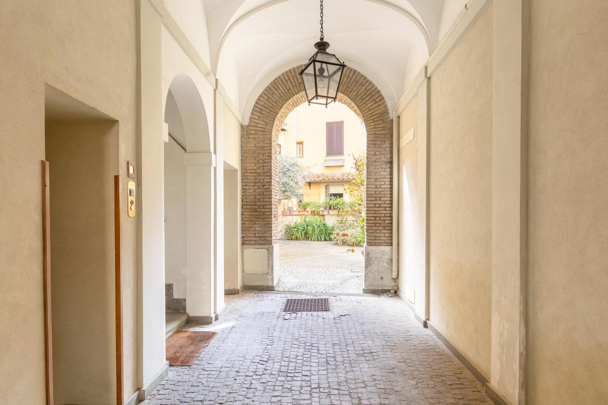 Quiet Trevi Fountain With Patio And Backyard Appartement Rome