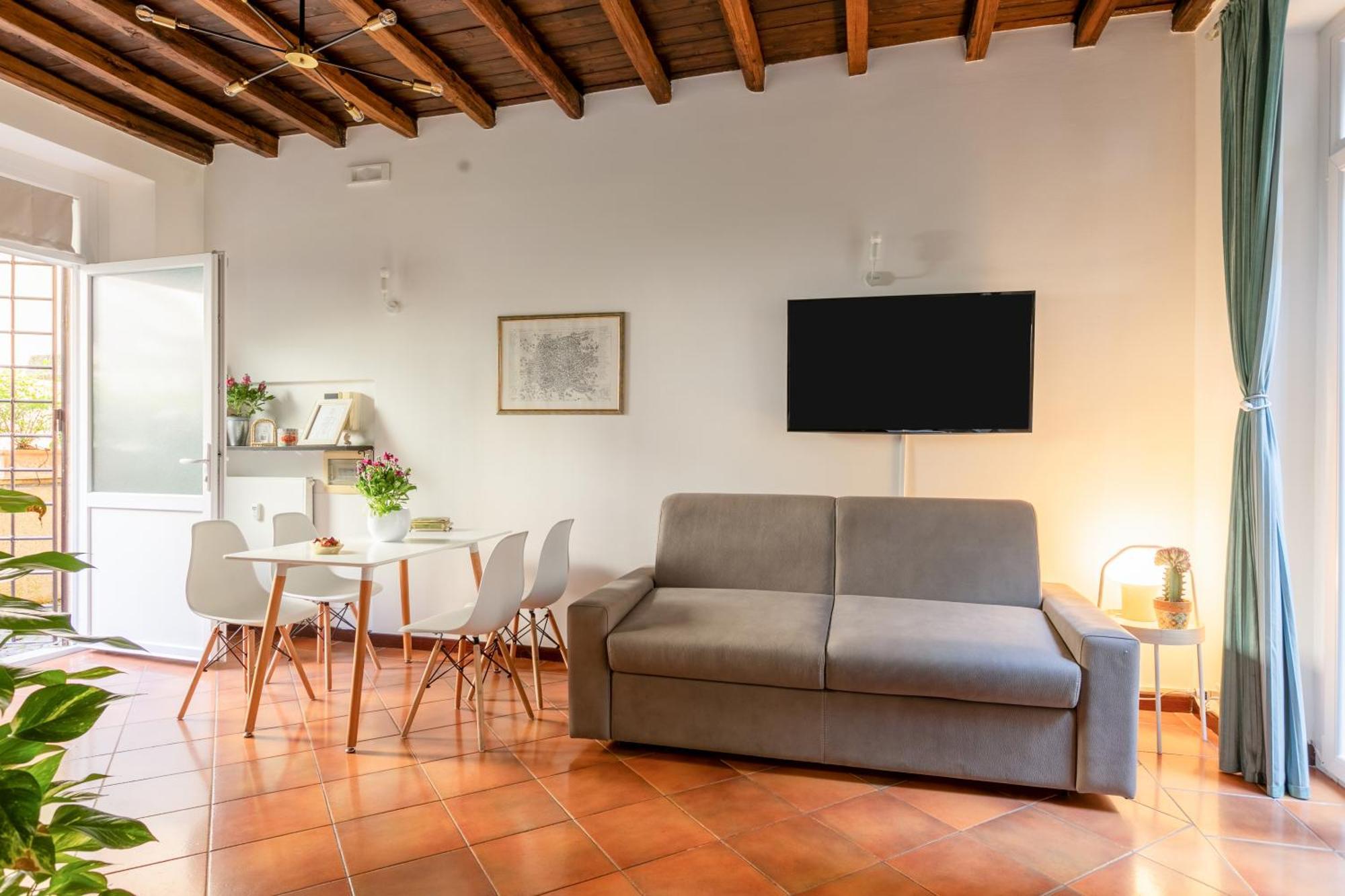 Appartement Quiet Trevi Fountain With Patio And Backyard