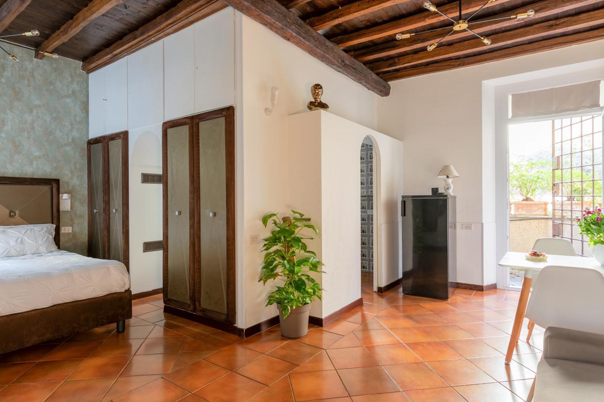 Quiet Trevi Fountain With Patio And Backyard Appartement Rome