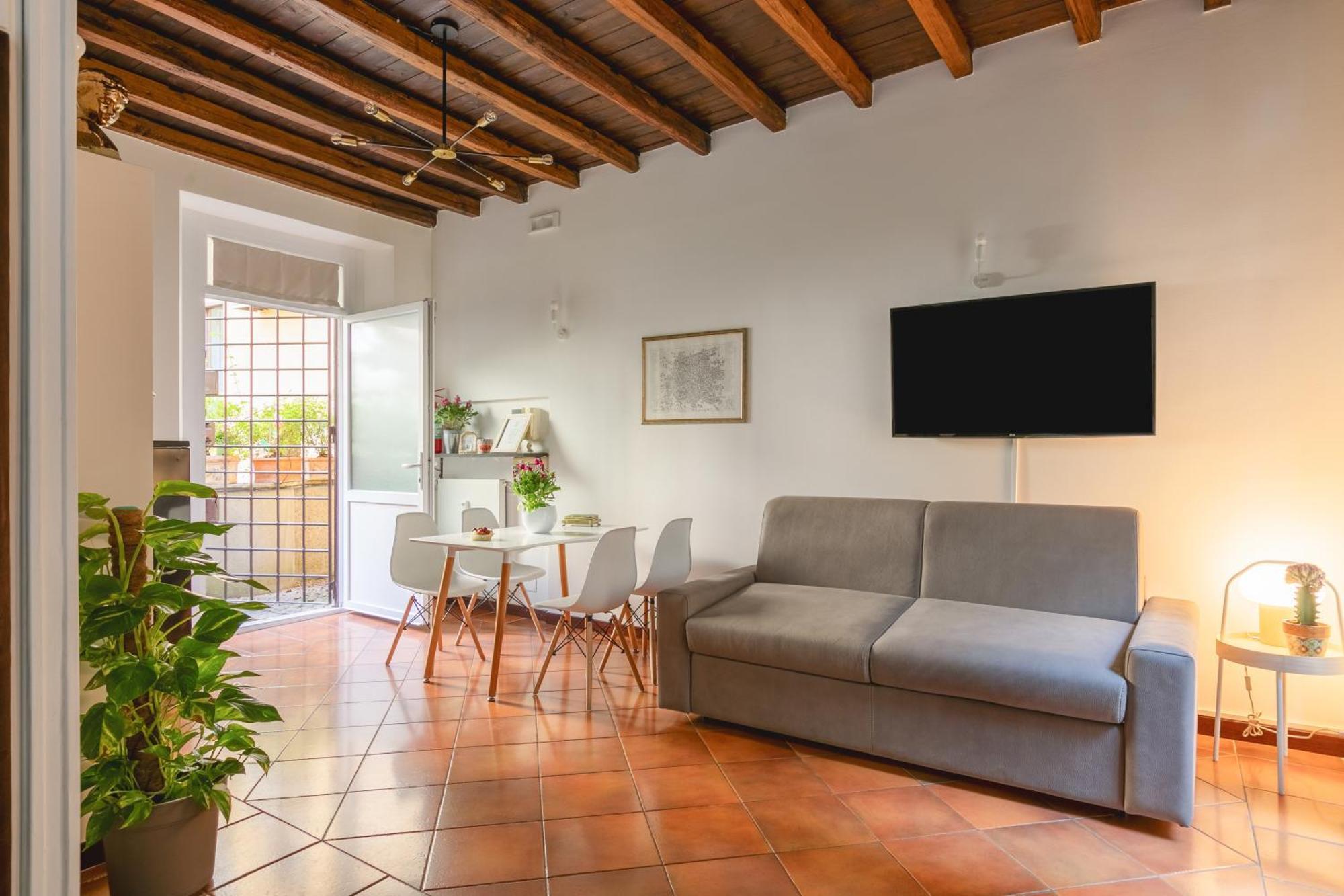 Appartement Quiet Trevi Fountain With Patio And Backyard