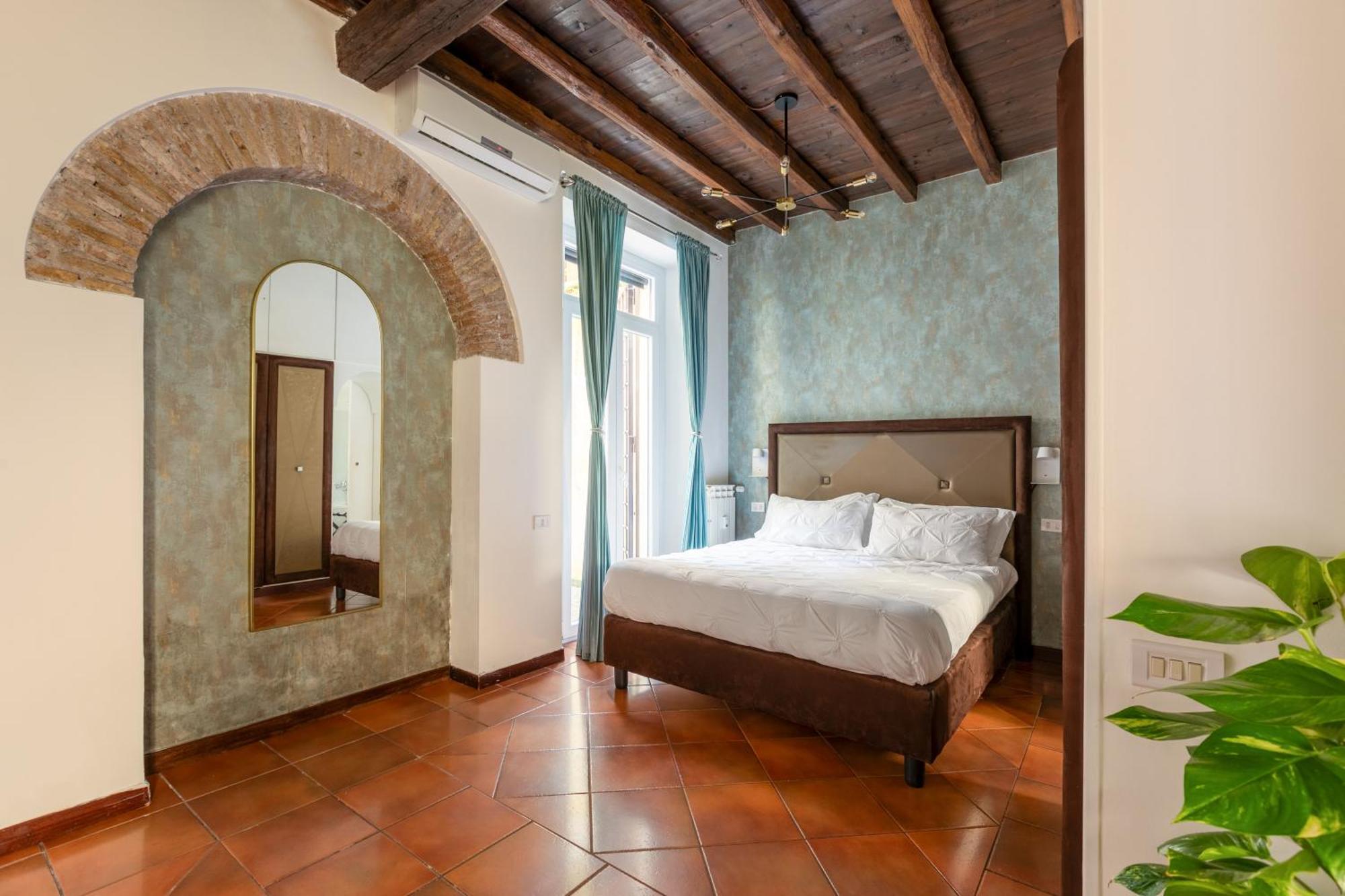 Quiet Trevi Fountain With Patio And Backyard Appartement *